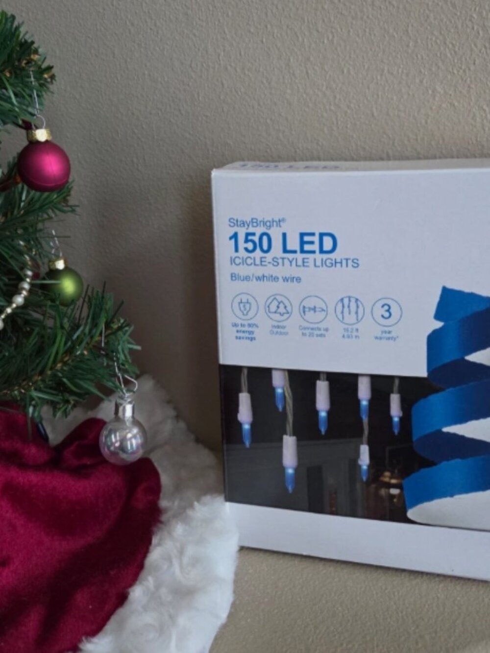 GE StayBright 150 Icicle Light String Holiday Christmas Blue LED On White Wire